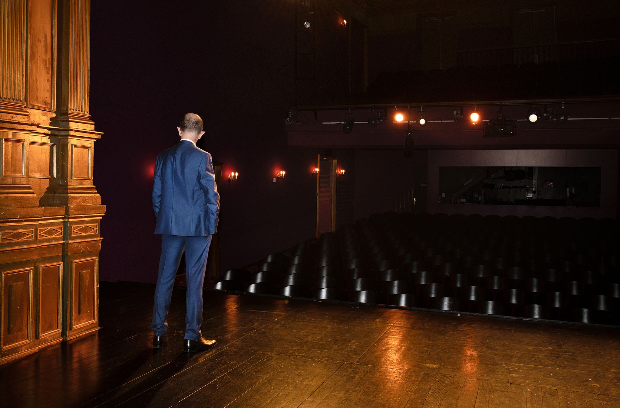 Viktor Giacobbo auf der Bühne des Casino Theater Winterthur