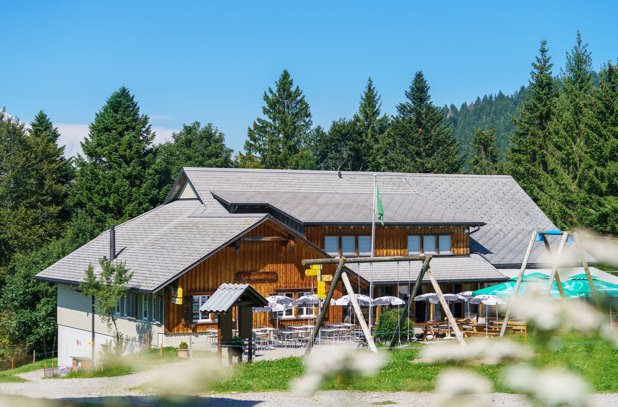 Dem Bergrestaurant Farneralp im Goldingertal begegnet man auf der kulinarischen Wanderung. 