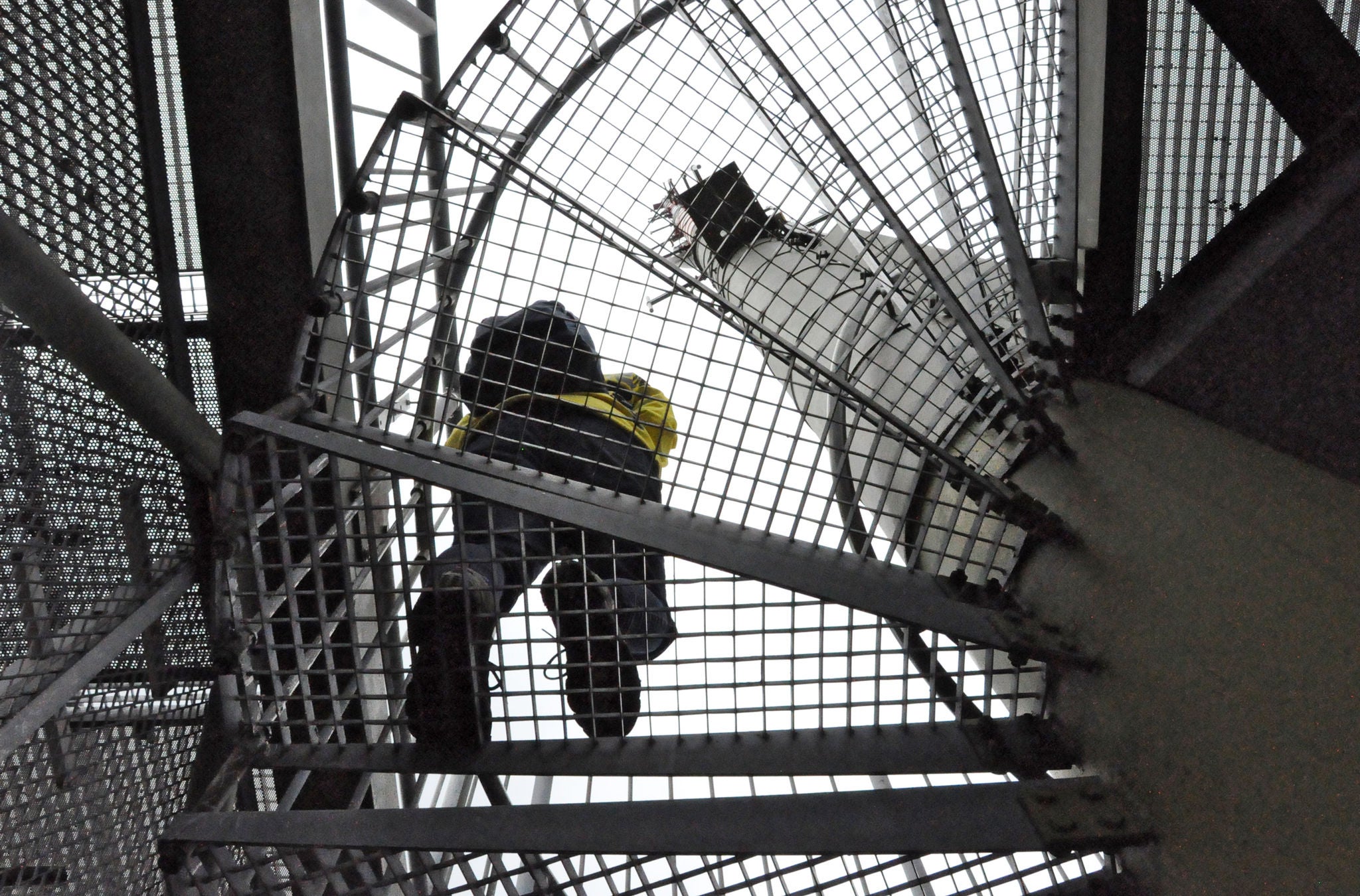 Wendeltreppe des Irchelturms von unten