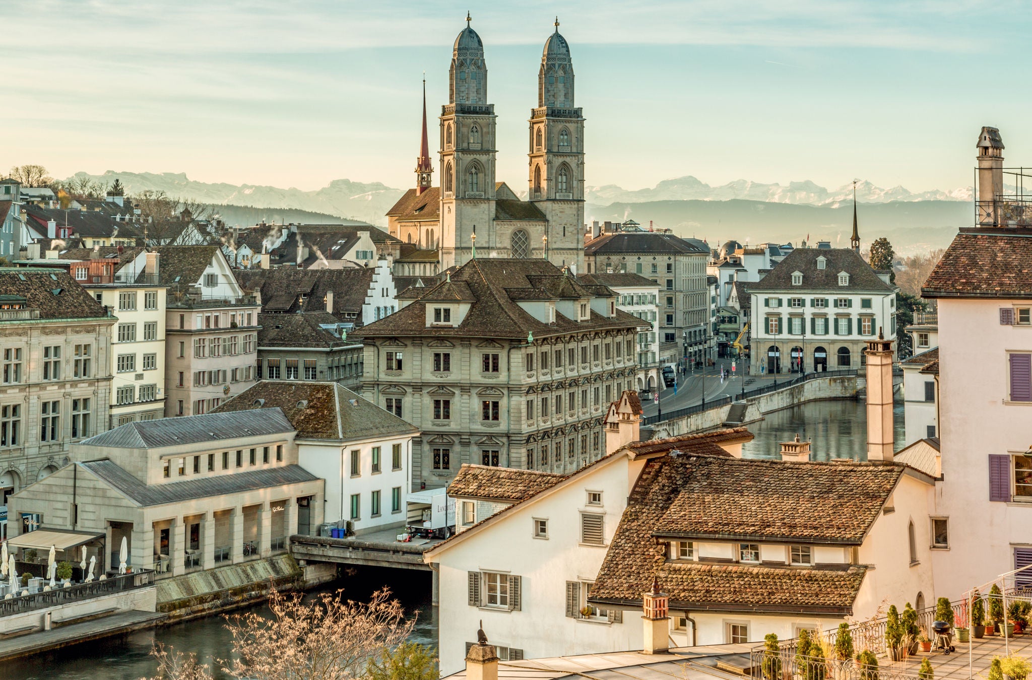 Sehr schöne Aussicht auf die Altstadt mit dem Grossmünster.