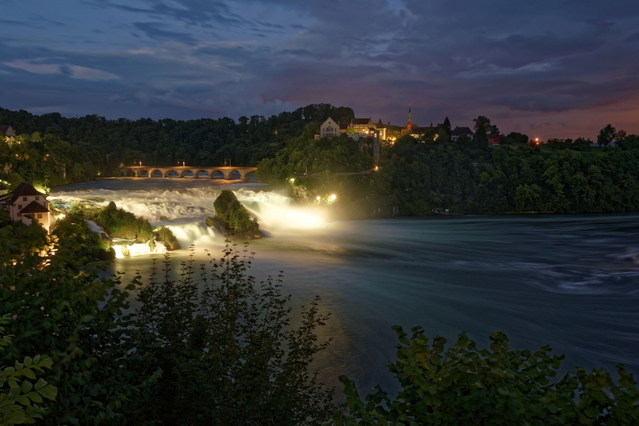 Die Beleuchtung am Rheinfall im Winter