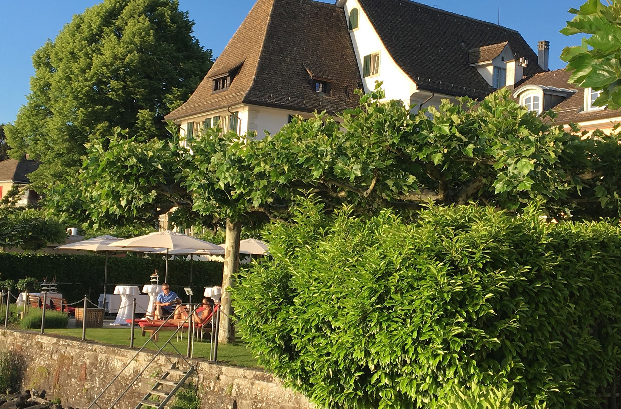 Blick in den Garten des Romantik Seehotels Sonne in Küsnacht