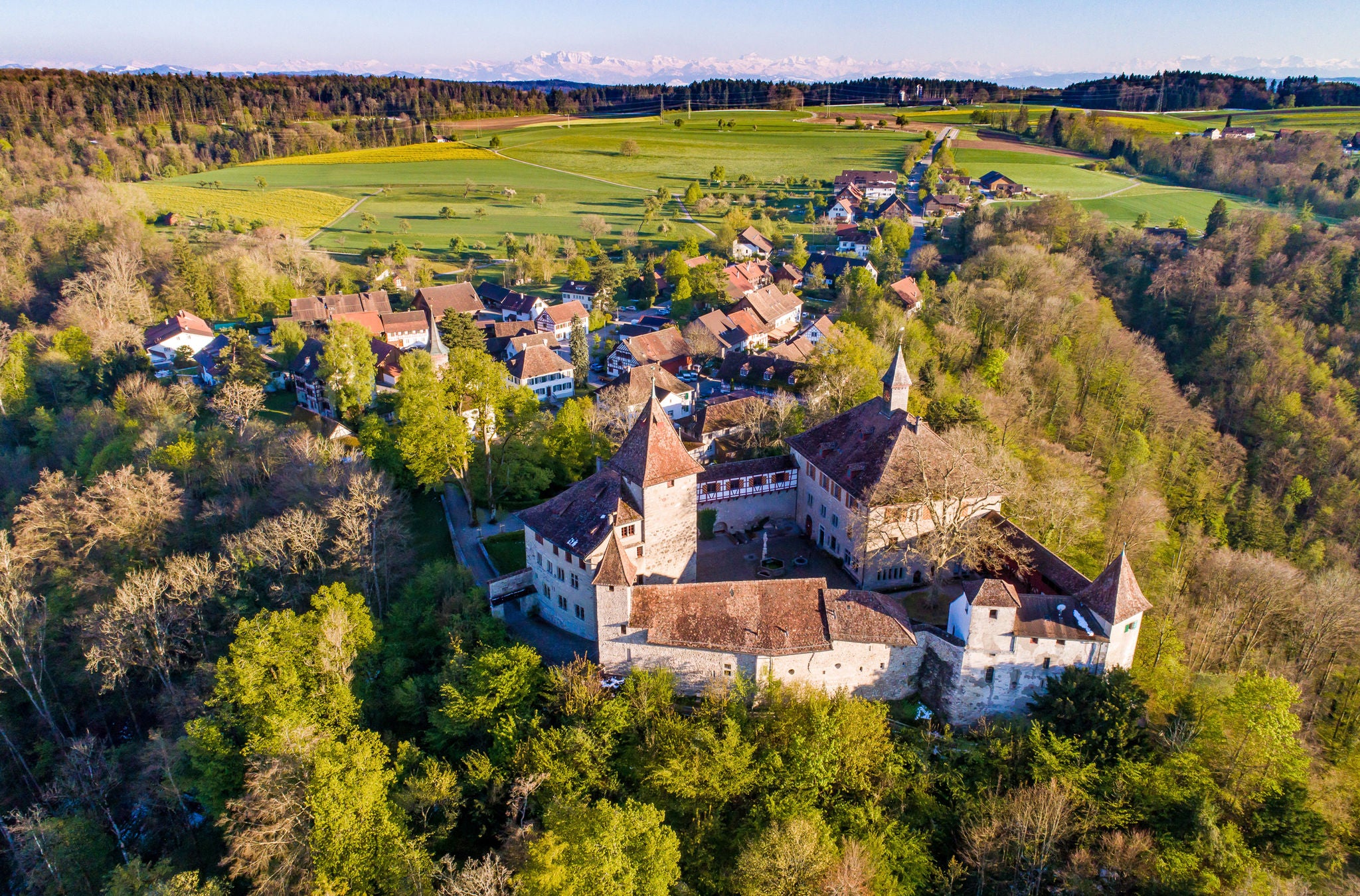 Auf dem Ritterpfad begegnet man dem Schloss Kyburg. 