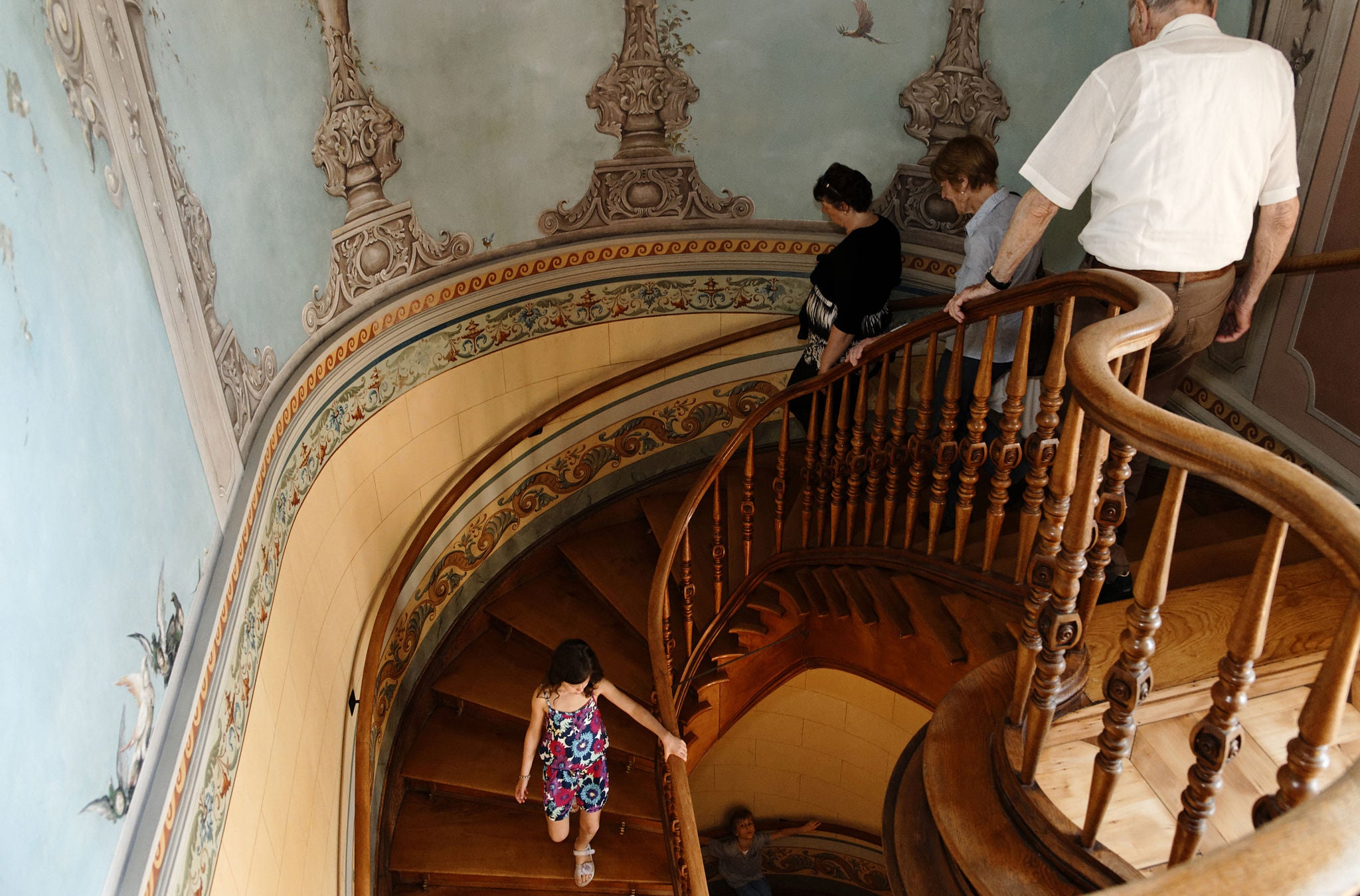 Die ehrwürdige Holztreppe in der Villa Patumbah in Zürich