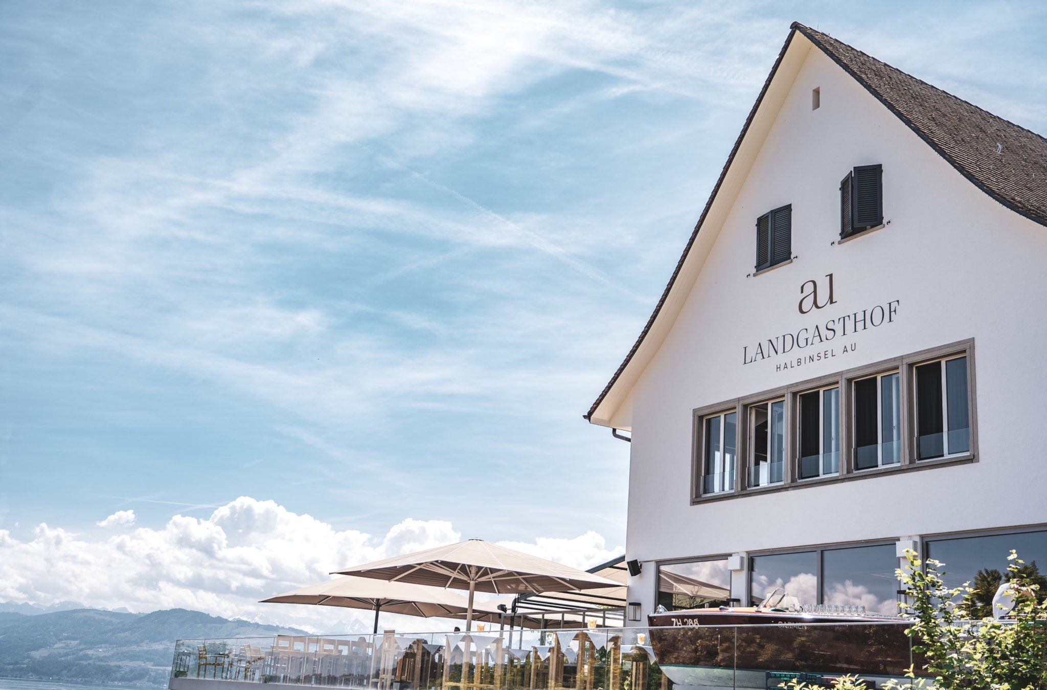 Der Landgasthof Halbinsel Au von aussen.